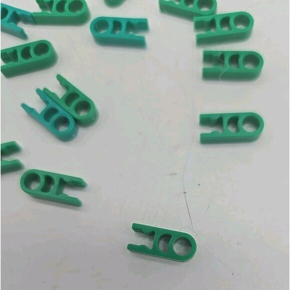18 Micro K'NEX Green 1 Way Connectors Clips Knex Item #509012 Replacement Pieces - Picture 3 of 5